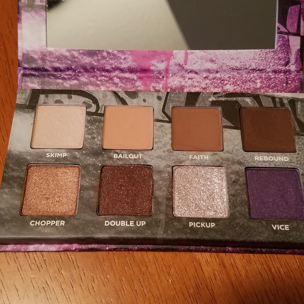 NEW LOWER PRICE! Urban Decay On the Run Bail Out